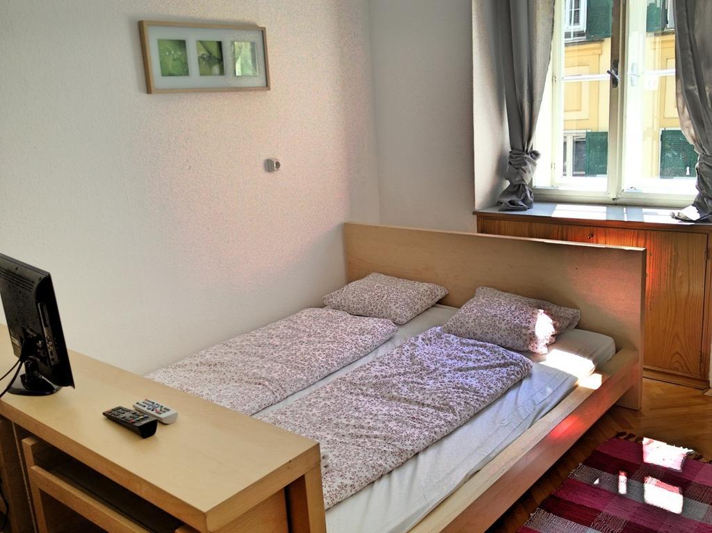 Apartment Jakominiplatz Graz Chambre photo